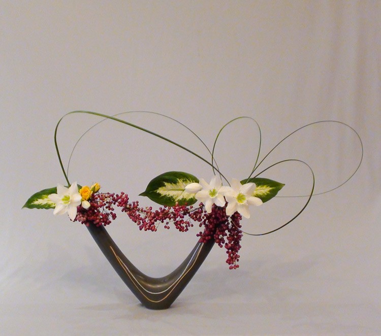 Image of Ikebana arrangement courtesy of www.ikebanabyjunko.com