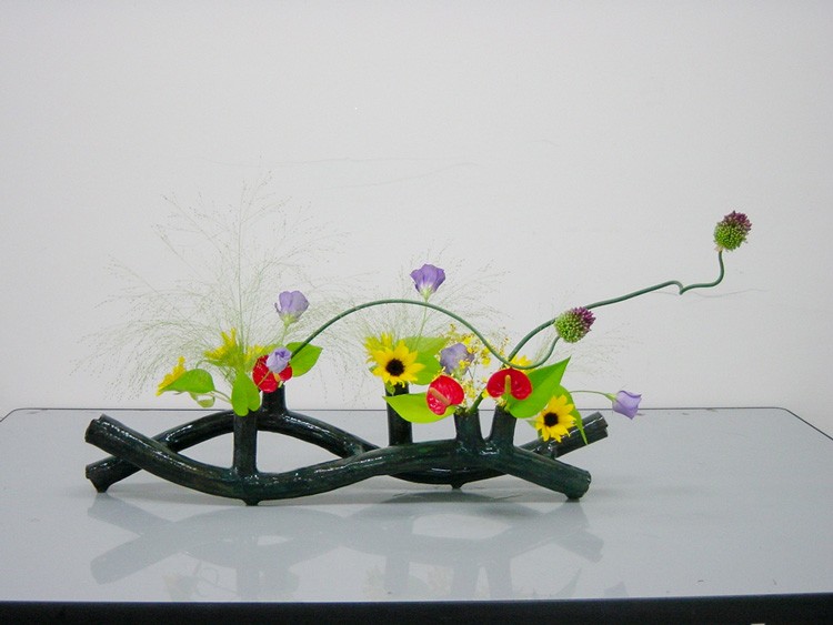 Ikebana image courtesy of www.ikebanabyjunko.com