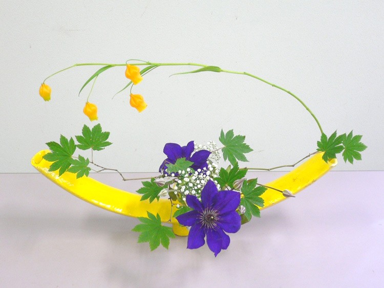 Japanese Ikebana flower arrangement in Zayah World