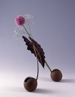 Ohara Ikebana - Hanamai form