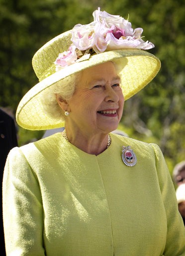 Queen Elizabeth wearing one of her signature brooch